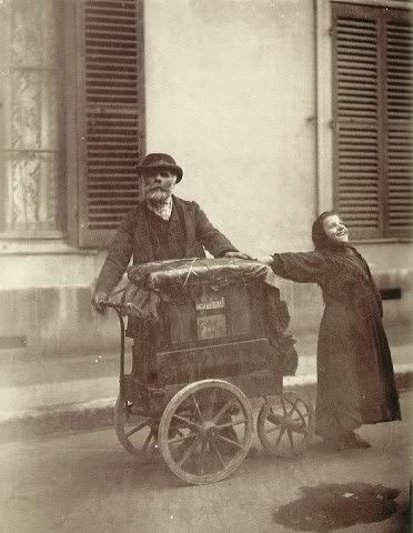 Atget_organ_grinder.jpg